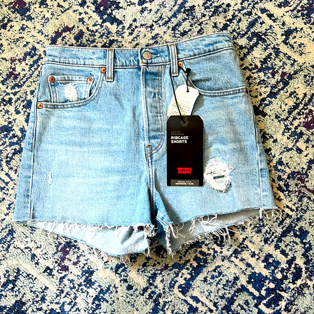 NWT Levi’s high waisted shorts